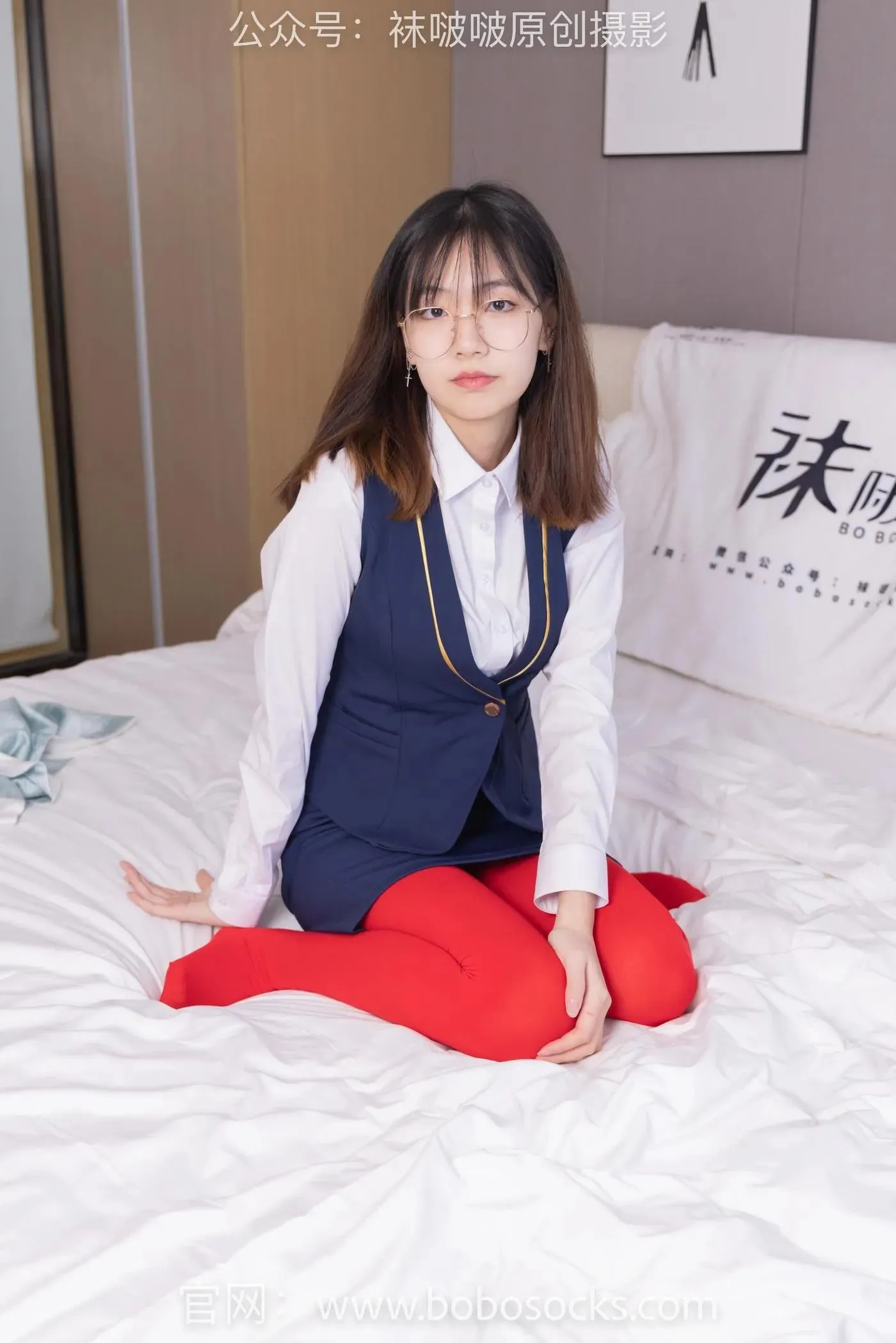 [BoBoSocks袜啵啵]NO.132 小甜豆-aj1板鞋、蓝色短靴、厚黑丝、厚红丝 [145P]插图9